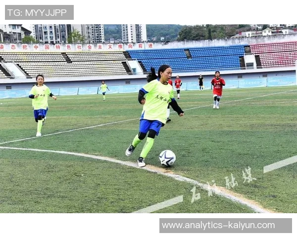 重庆青少年足球学校培养未来足球明星助力青少年健康成长与全面发展